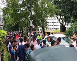 সিলেট-তামাবিল সড়কে পরিবহন শ্রমিক ও স্থানীয়দের মধ্যে উত্তেজনা
